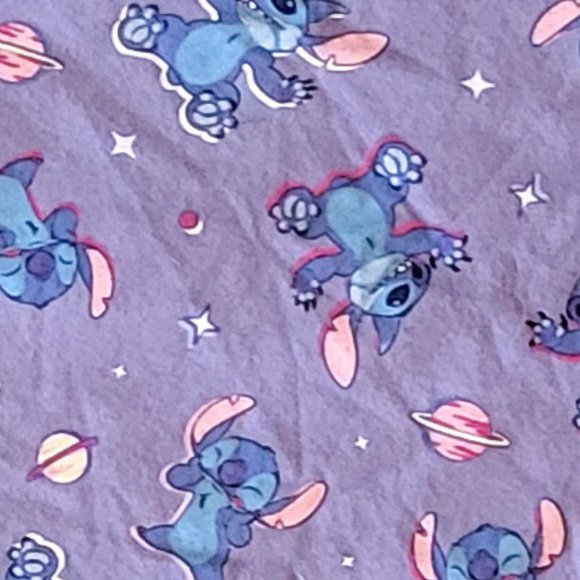 Disney's Stitch  Long-sleeved cropped t-shirt crew neck Juniors Size Large - Picture 2 of 6